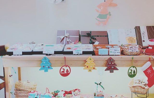 街はクリスマスムード一色！店内もクリスマス仕様の飾り付けになってます️プレゼントにぴったりの包装で、沢山のお菓子ギフトをご用意しております是非お立ち寄りください！#新潟 #長岡 #ケーキとパンのお店 #リェヴル #クッキー #クリスマス #クッキー #プレゼント #クリスマスプレゼント #lievre #cookie